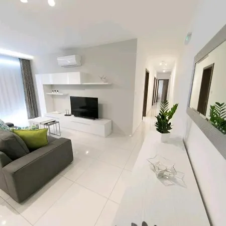 Orion Court 4c Stunning And Luxurious 3 Bedroom * St. Paul's Bay