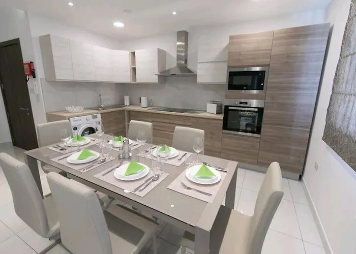 Orion Court 4c Stunning And Luxurious 3 Bedroom Апартаменты *