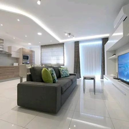 Orion Court 4c Stunning And Luxurious 3 Bedroom *